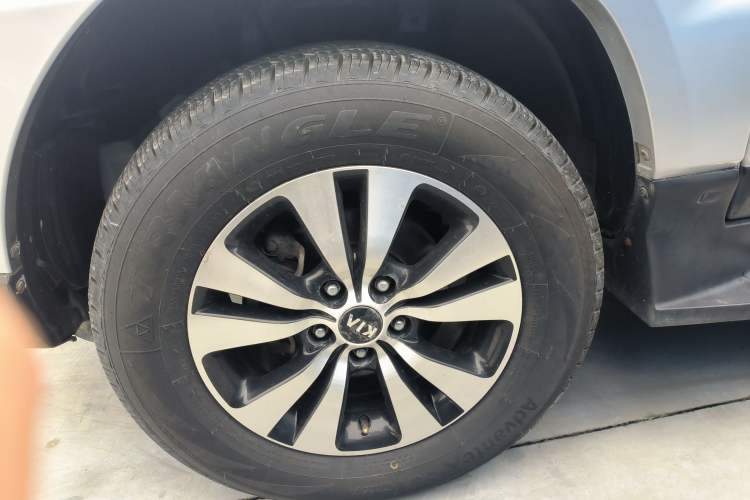 Used Kia Sportage 2013 2.0L Automatic Two-Wheel Drive GLS Trim Left Front Wheel Hub