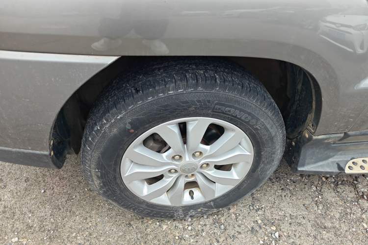 Used Kia Sportage 2013 2.0L Automatic Two-Wheel Drive GL Trim Left Front Wheel Hub