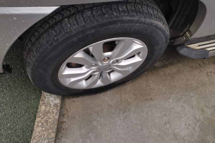 Used Kia Sportage 2013 2.0L Automatic Two-Wheel Drive GL Trim Left Front Wheel Hub