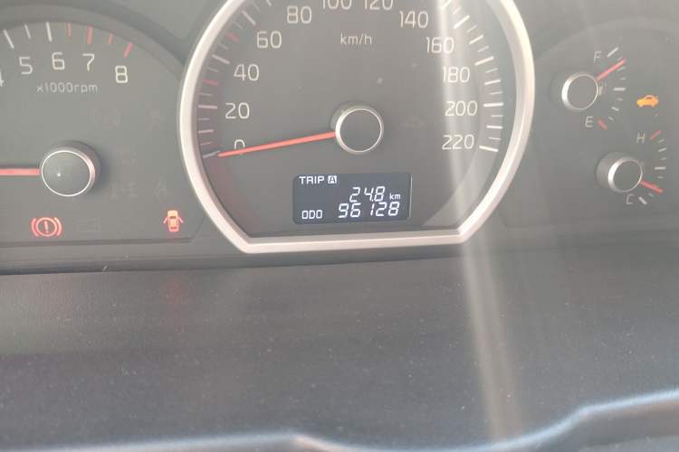 Used Kia Sportage 2013 2.0L Manual Two-Wheel Drive GL Trim Odometer Close Up