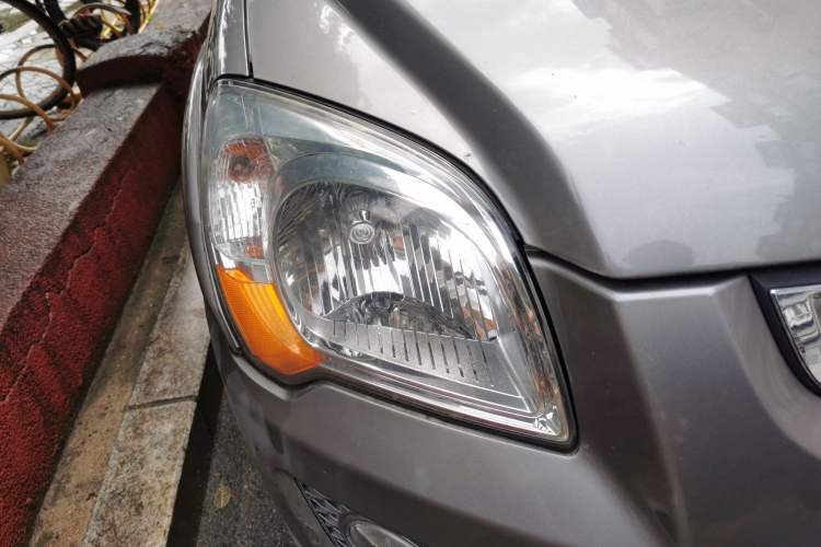 Used Kia Sportage 2013 2.0L Manual Two-Wheel Drive GL Trim Right Front Headlight
