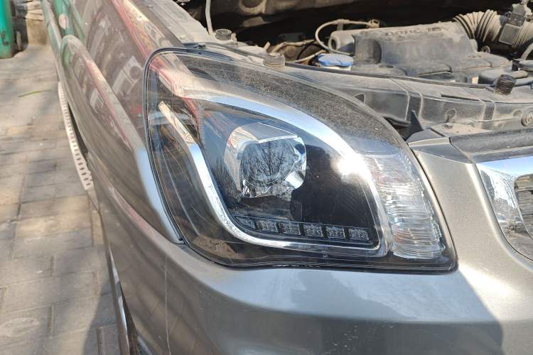 Used Kia Sportage 2013 2.0L Manual Two-Wheel Drive GL Trim Right Front Headlight