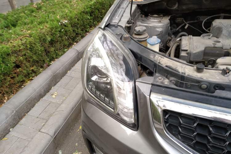 Used Kia Sportage 2013 2.0L Automatic Two-Wheel Drive GLS Trim Right Front Headlight