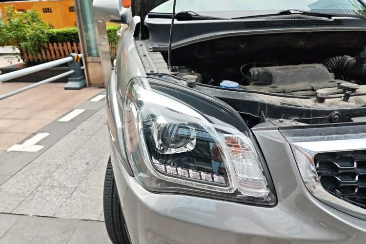 Used Kia Sportage 2013 2.0L Automatic Two-Wheel Drive GL Trim Right Front Headlight