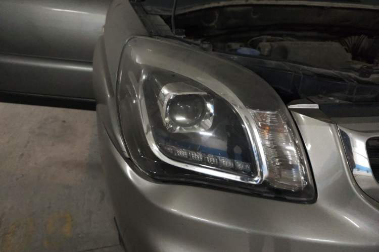 Used Kia Sportage 2013 2.0L Manual Two-Wheel Drive GL Trim Right Front Headlight