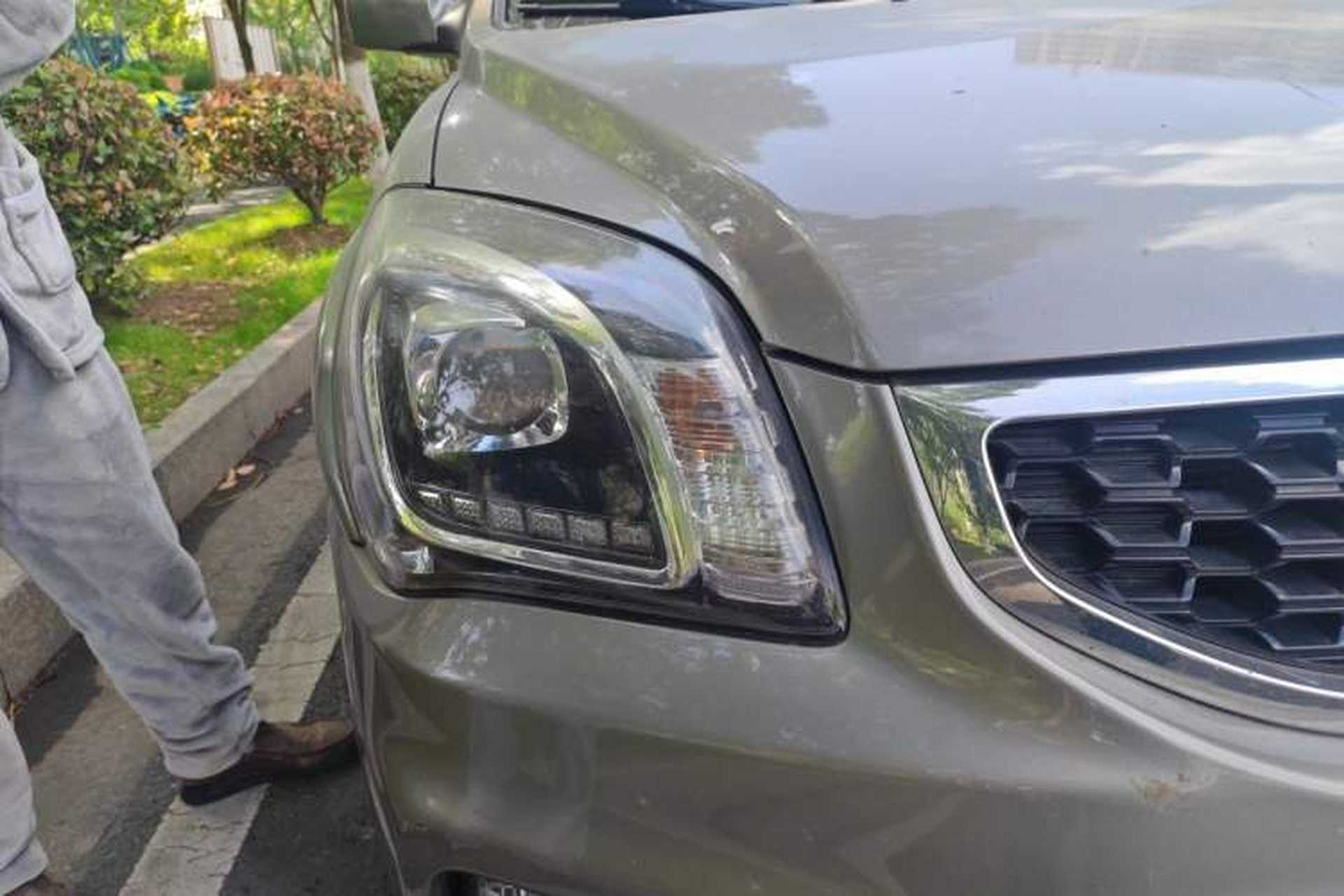 Used Kia Sportage 2013 2.0L Manual Two-Wheel Drive GL Trim Right Front Headlight