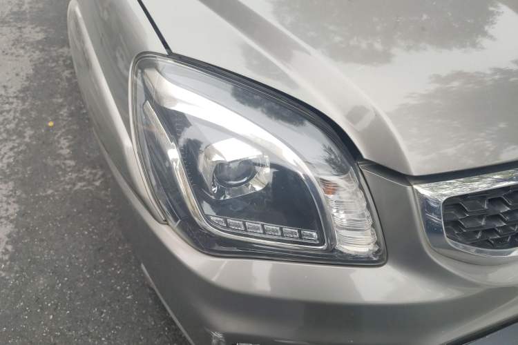 Used Kia Sportage 2013 2.0L Automatic Two-Wheel Drive GL Trim Right Front Headlight