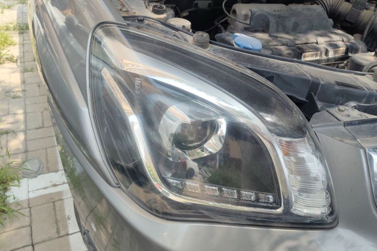 Used Kia Sportage 2013 2.0L Manual Two-Wheel Drive GL Trim Right Front Headlight