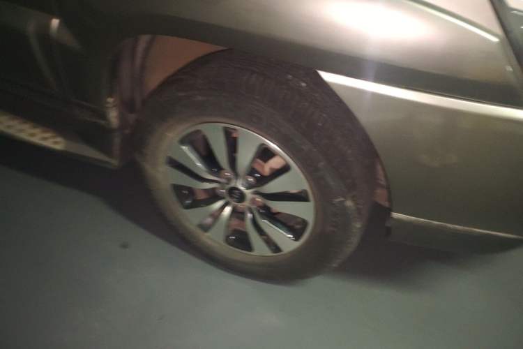 Used Kia Sportage 2013 2.0L Manual Two-Wheel Drive GLS Right Front Wheel Hub