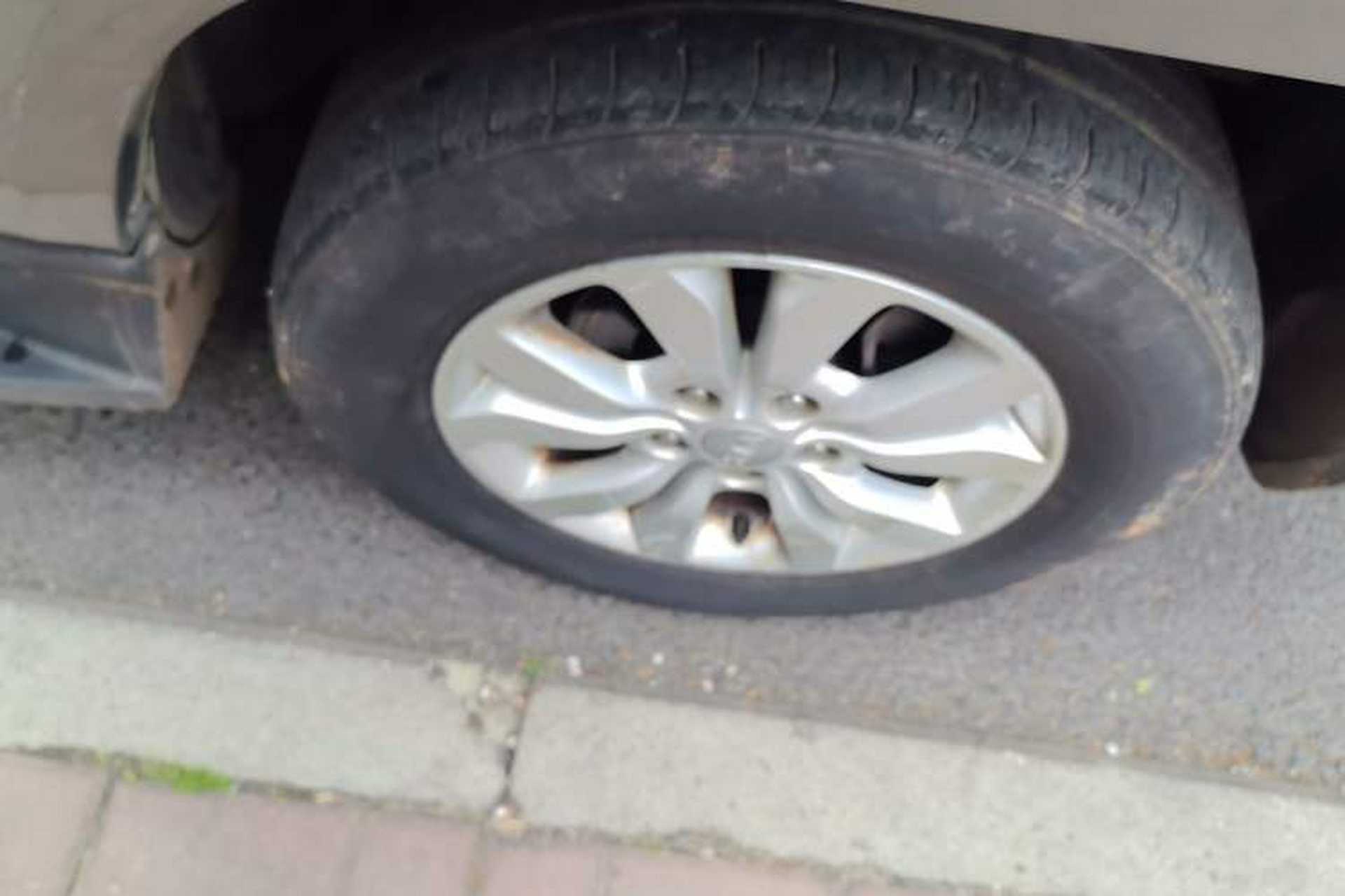 Used Kia Sportage 2013 2.0L Manual Two-Wheel Drive GL Trim Right Front Wheel Hub
