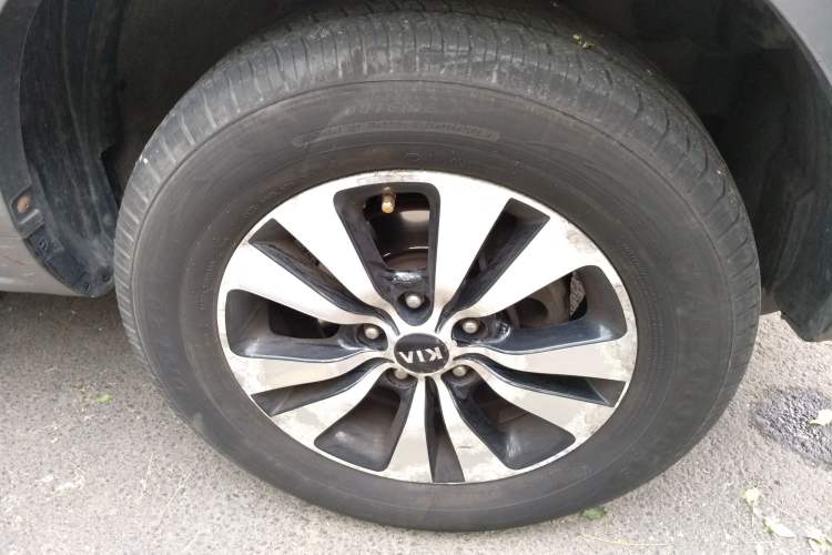 Used Kia Sportage 2013 2.0L Automatic Two-Wheel Drive GLS Trim Right Front Wheel Hub
