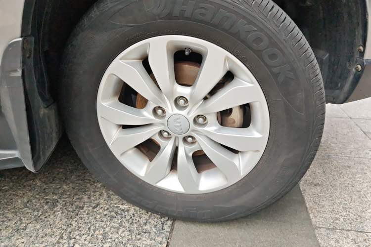 Used Kia Sportage 2013 2.0L Automatic Two-Wheel Drive GL Trim Right Front Wheel Hub