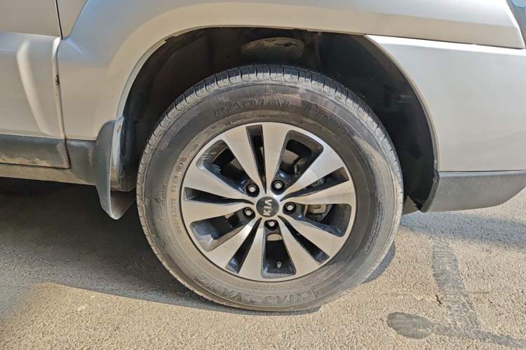 Used Kia Sportage 2013 2.0L Automatic Two-Wheel Drive GLS Trim Right Front Wheel Hub