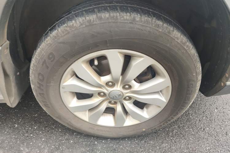 Used Kia Sportage 2013 2.0L Automatic Two-Wheel Drive GL Trim Right Front Wheel Hub