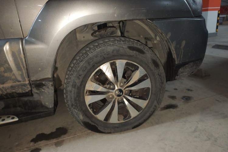 Used Kia Sportage 2013 2.0L Manual Two-Wheel Drive GLS Right Front Wheel Hub