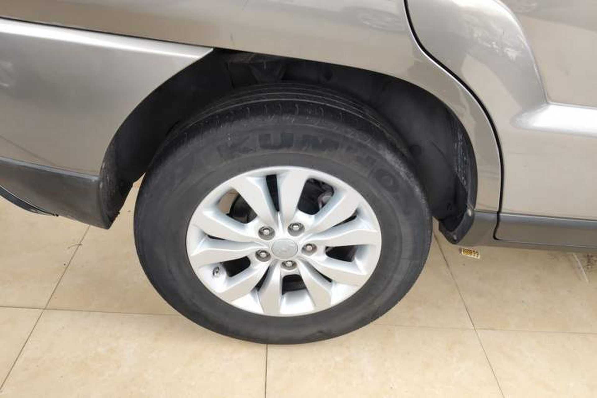 Used Kia Sportage 2013 2.0L Automatic Two-Wheel Drive GL Trim Right Rear Wheel Hub