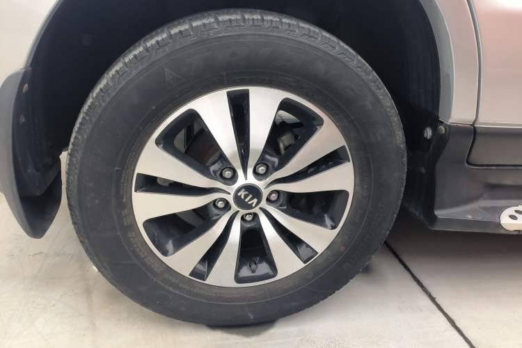 Used Kia Sportage 2013 2.0L Automatic Two-Wheel Drive GLS Trim Right Rear Wheel Hub