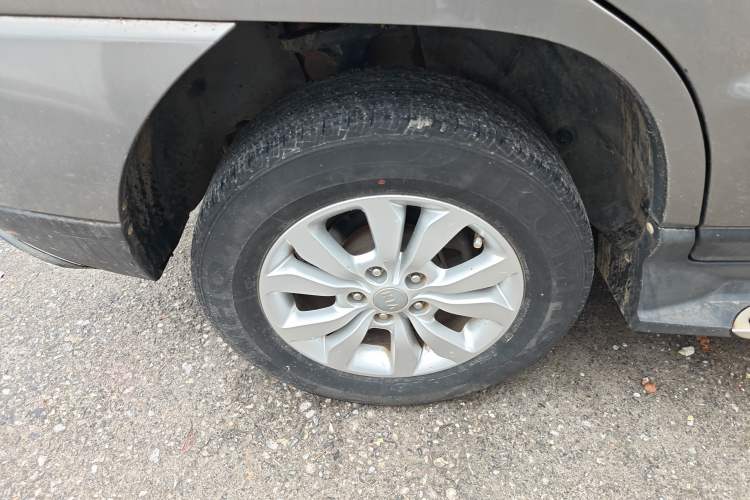 Used Kia Sportage 2013 2.0L Automatic Two-Wheel Drive GL Trim Right Rear Wheel Hub