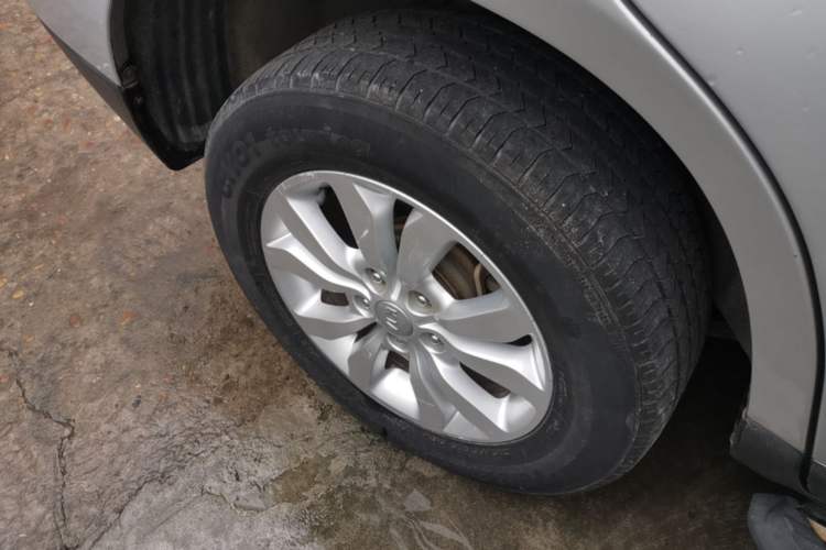 Used Kia Sportage 2013 2.0L Automatic Two-Wheel Drive GL Trim Right Rear Wheel Hub
