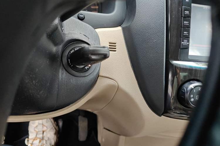Used Kia Sportage 2013 2.0L Automatic Two-Wheel Drive GL Trim Vehicle Key