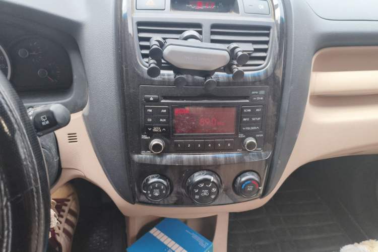 Used Kia Sportage 2013 2.0L Manual Two-Wheel Drive GL Trim Audio And AC Panel