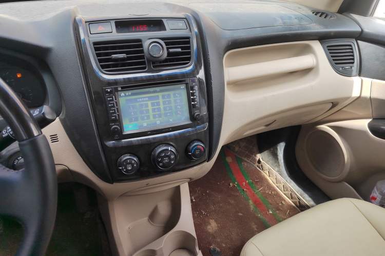 Used Kia Sportage 2013 2.0L Manual Two-Wheel Drive GL Trim Audio And AC Panel