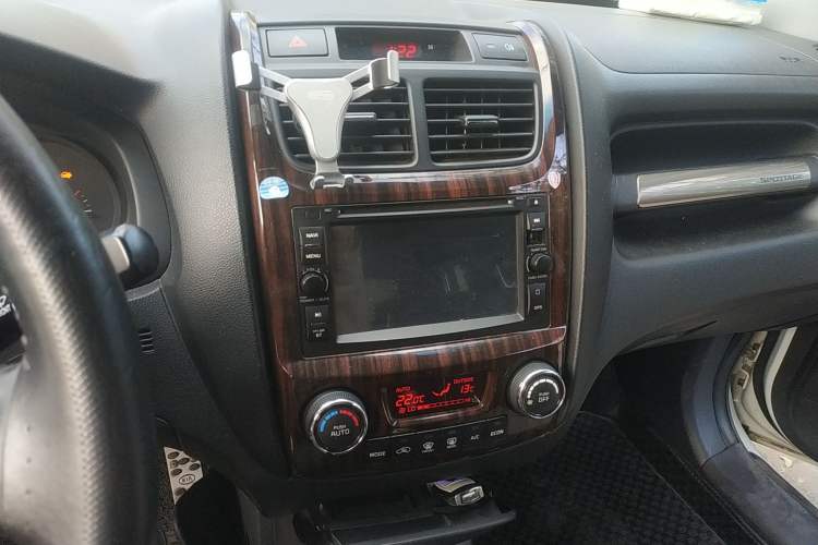 Used Kia Sportage 2013 2.0L Manual Two-Wheel Drive GLS Audio And AC Panel