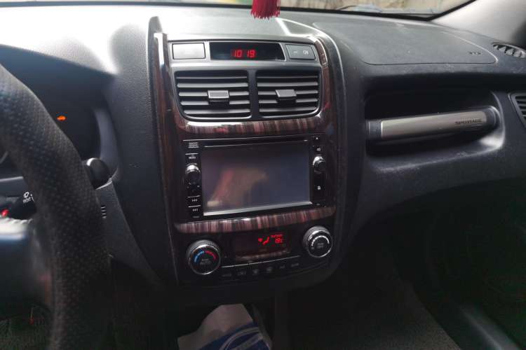Used Kia Sportage 2013 2.0L Manual Two-Wheel Drive GLS Audio And AC Panel
