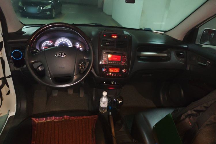 Used Kia Sportage 2013 2.0L Manual Two-Wheel Drive GLS Center Console