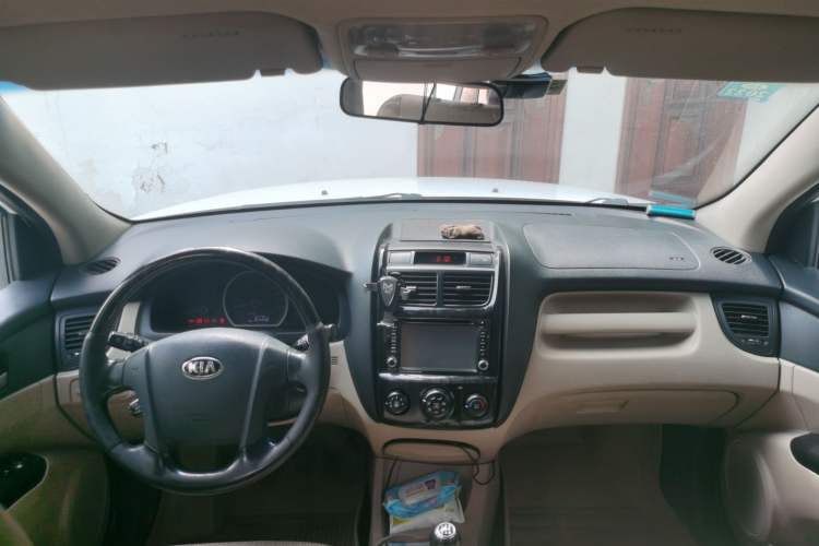 Used Kia Sportage 2013 2.0L Manual Two-Wheel Drive GL Trim Center Console