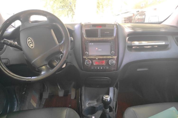 Used Kia Sportage 2013 2.0L Manual Two-Wheel Drive GLS Center Console