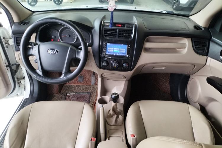 Used Kia Sportage 2013 2.0L Manual Two-Wheel Drive GL Trim Center Console