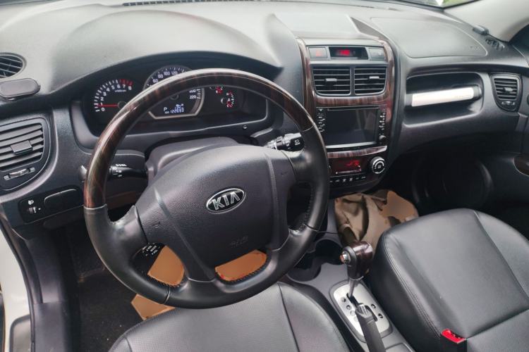 Used Kia Sportage 2013 2.0L Automatic Two-Wheel Drive GLS Trim Center Console