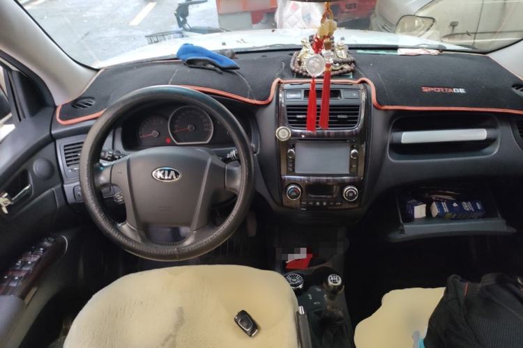 Used Kia Sportage 2013 2.0L Manual Two-Wheel Drive GLS Center Console