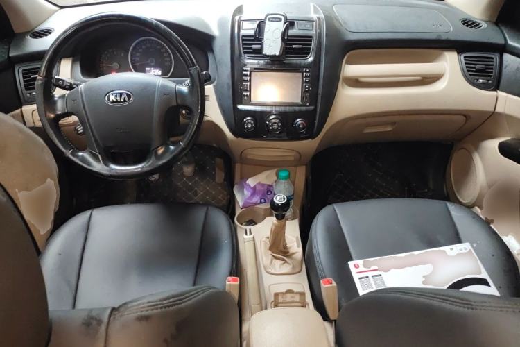 Used Kia Sportage 2013 2.0L Manual Two-Wheel Drive GL Trim Center Console