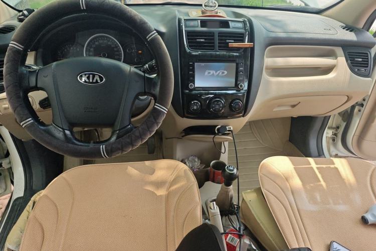 Used Kia Sportage 2013 2.0L Manual Two-Wheel Drive GL Trim Center Console