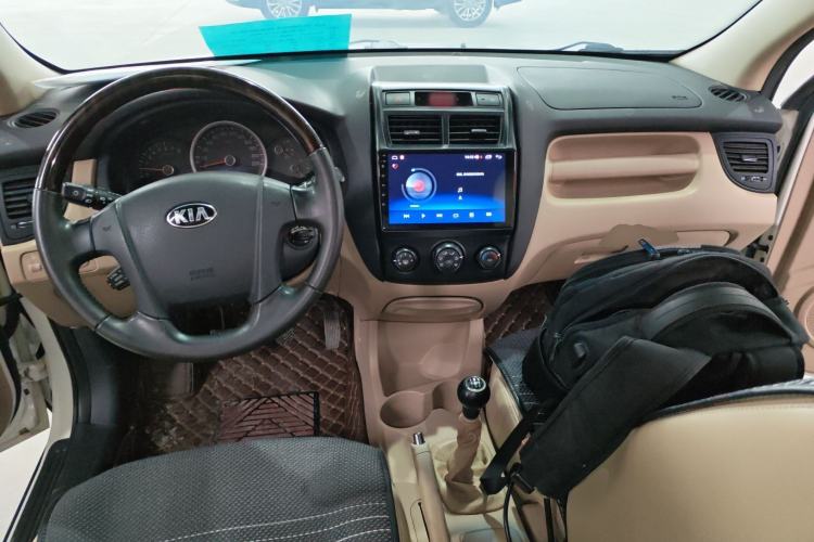 Used Kia Sportage 2013 2.0L Manual Two-Wheel Drive GL Trim Center Console