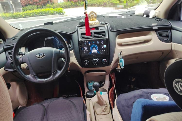 Used Kia Sportage 2013 2.0L Manual Two-Wheel Drive GL Trim Center Console