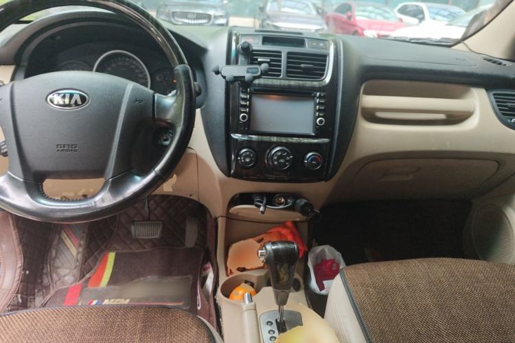 Used Kia Sportage 2013 2.0L Automatic Two-Wheel Drive GL Trim Center Console