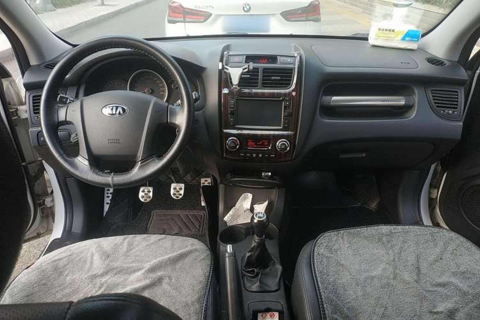Used Kia Sportage 2013 2.0L Manual Two-Wheel Drive GLS Center Console
