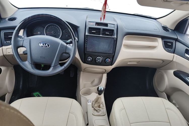 Used Kia Sportage 2013 2.0L Manual Two-Wheel Drive GL Trim Center Console