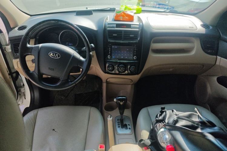 Used Kia Sportage 2013 2.0L Automatic Two-Wheel Drive GL Trim Center Console