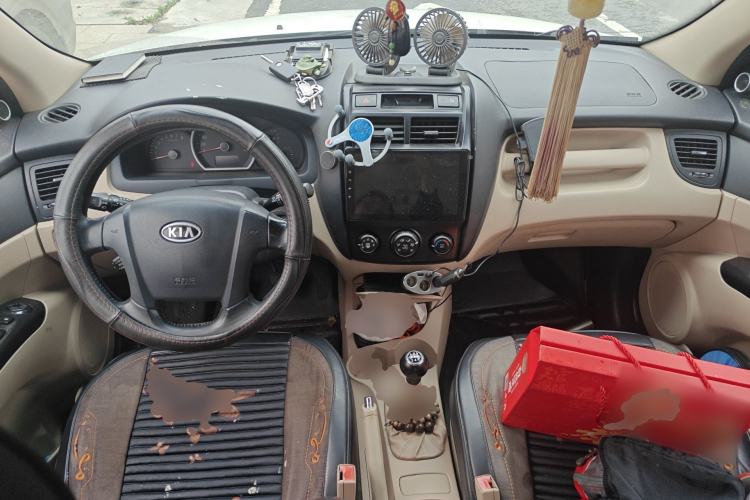 Used Kia Sportage 2013 2.0L Manual Two-Wheel Drive GL Trim Center Console