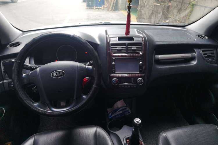 Used Kia Sportage 2013 2.0L Manual Two-Wheel Drive GLS Center Console