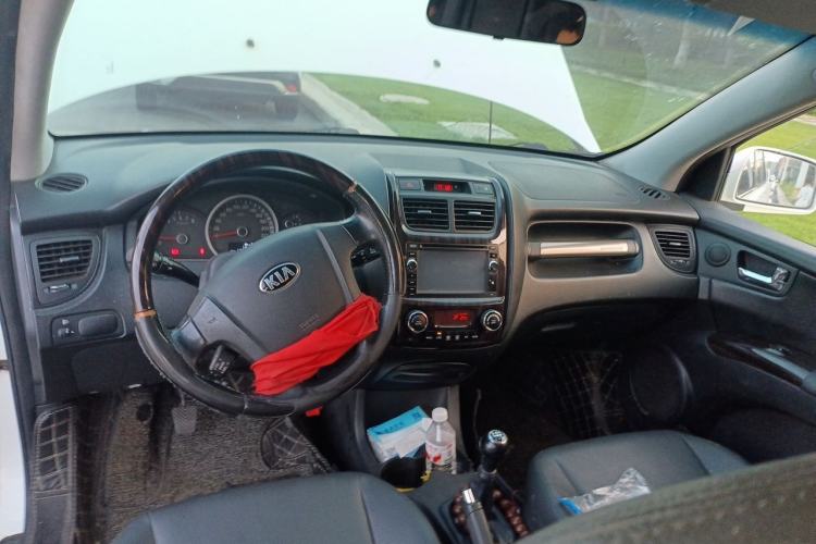 Used Kia Sportage 2013 2.0L Manual Two-Wheel Drive GLS Center Console