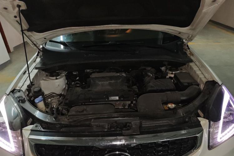 Used Kia Sportage 2013 2.0L Manual Two-Wheel Drive GLS Engine Bay