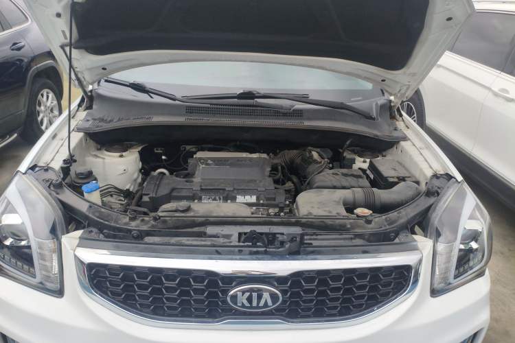 Used Kia Sportage 2013 2.0L Automatic Two-Wheel Drive GLS Trim Engine Bay