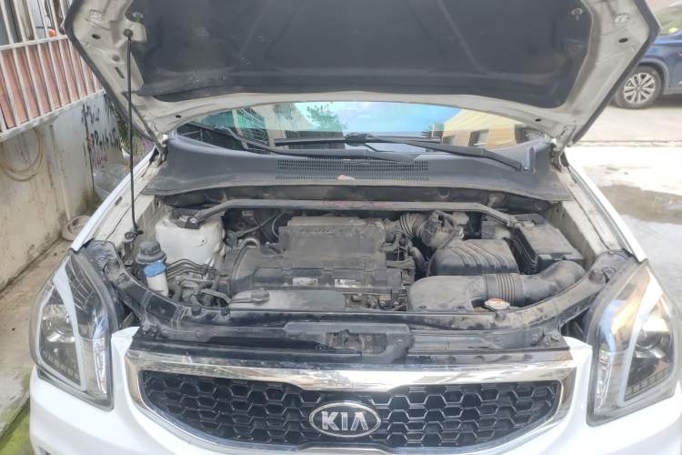Used Kia Sportage 2013 2.0L Manual Two-Wheel Drive GLS Engine Bay