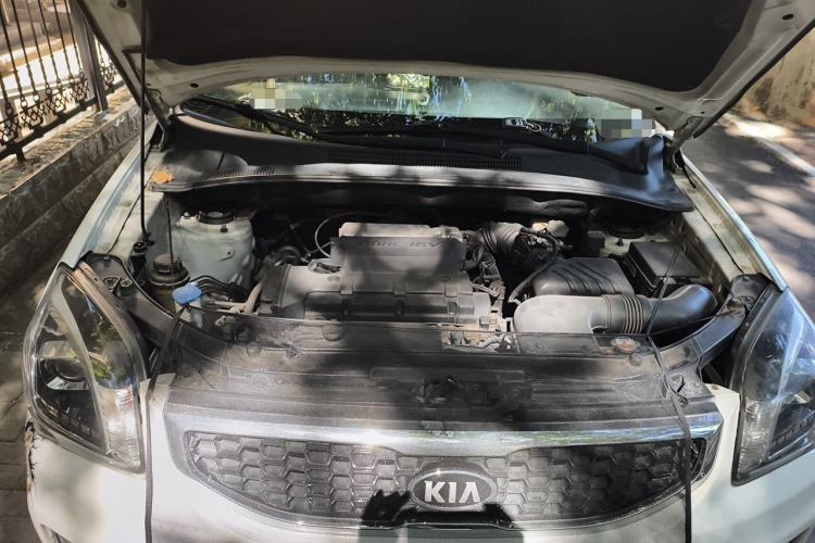 Used Kia Sportage 2013 2.0L Manual Two-Wheel Drive GLS Engine Bay