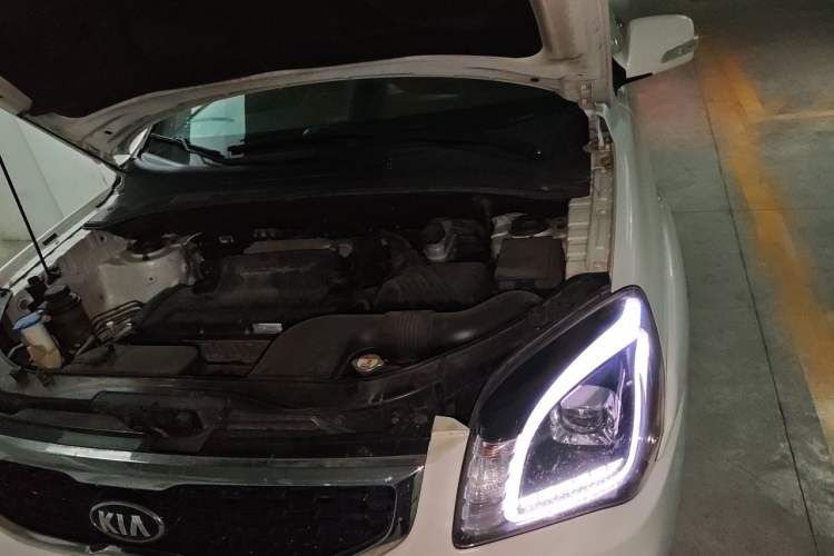 Used Kia Sportage 2013 2.0L Manual Two-Wheel Drive GLS Engine Bay Left